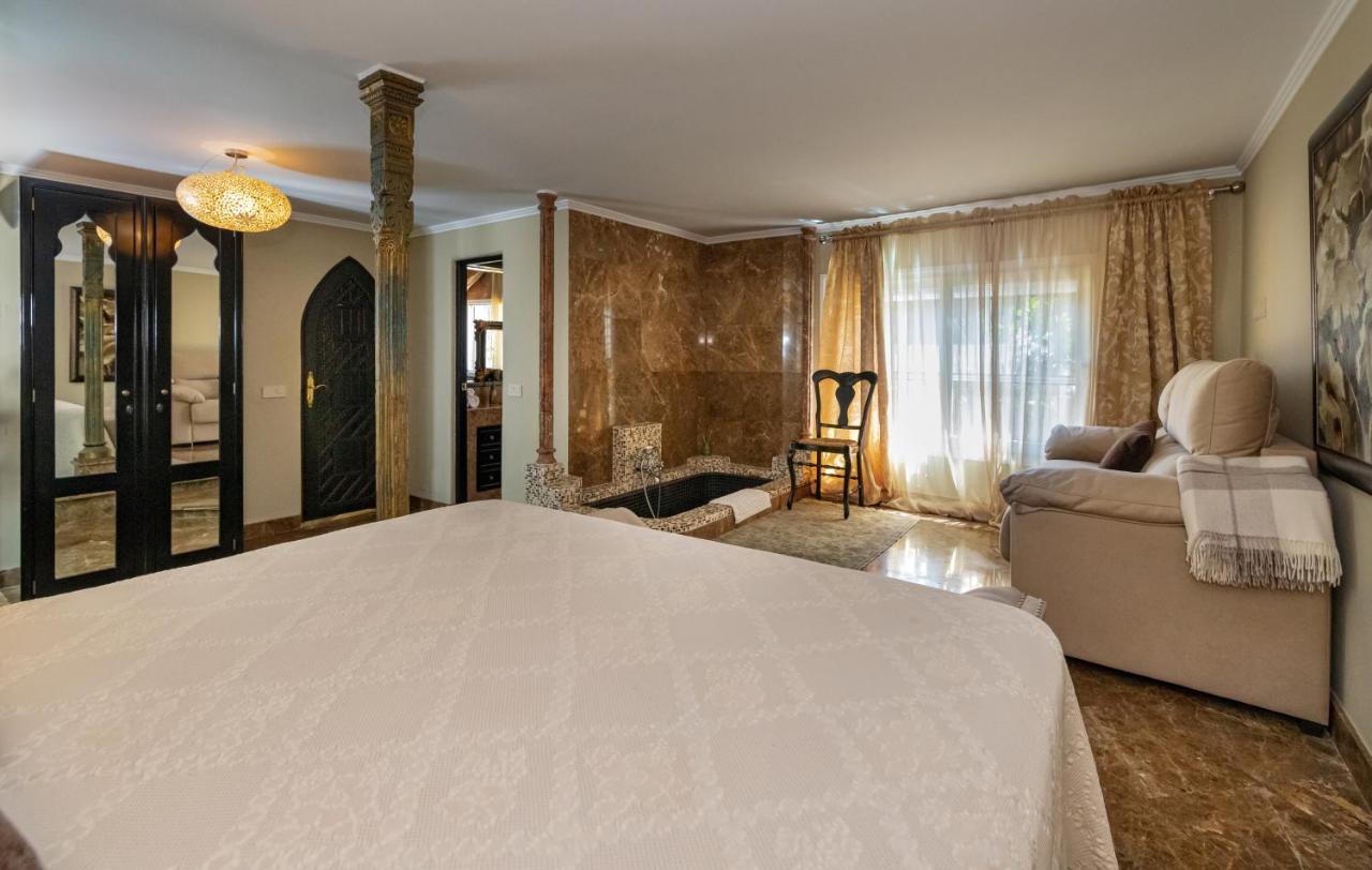 Villa In Puerto Cabopino Marbella Bagian luar foto