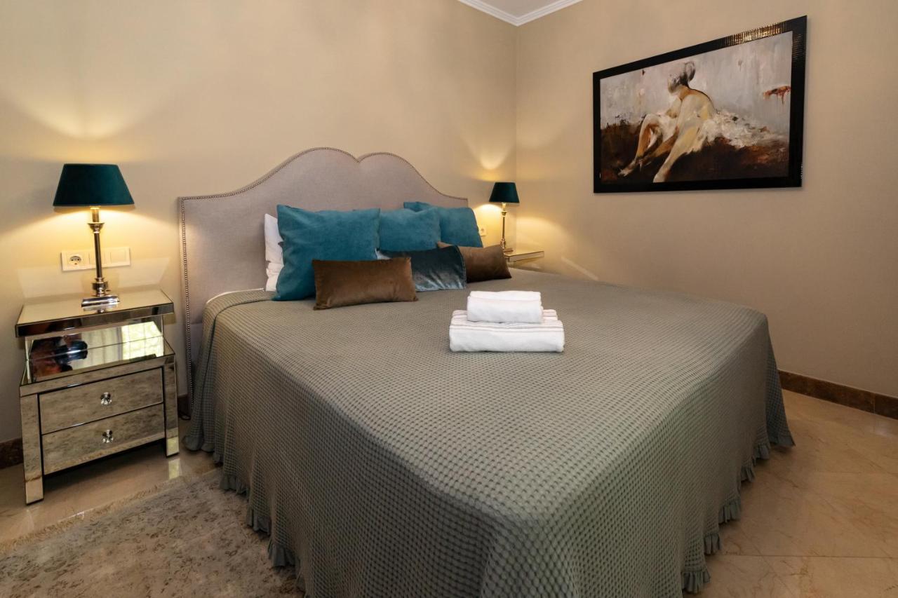 Villa In Puerto Cabopino Marbella Bagian luar foto