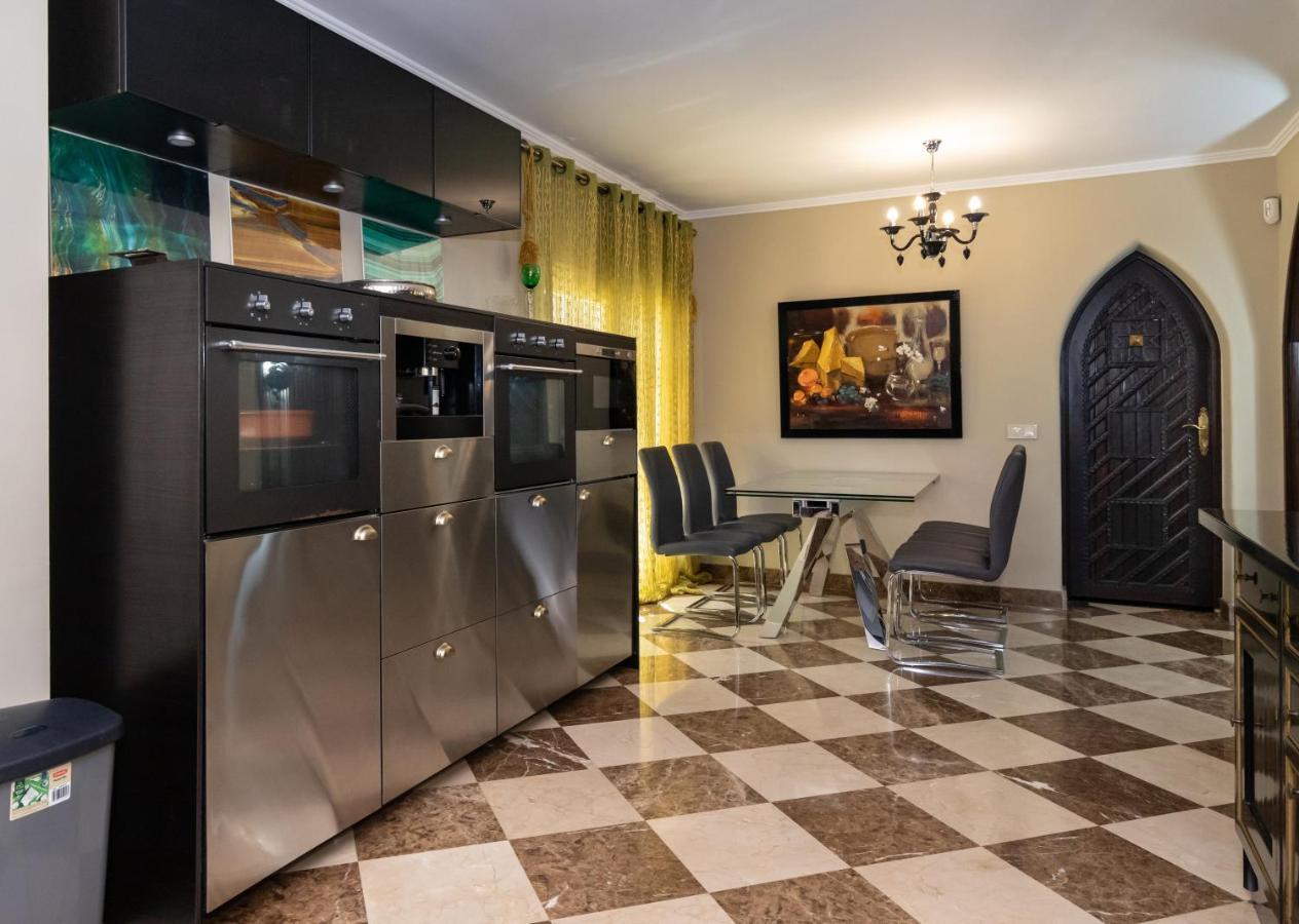Villa In Puerto Cabopino Marbella Bagian luar foto