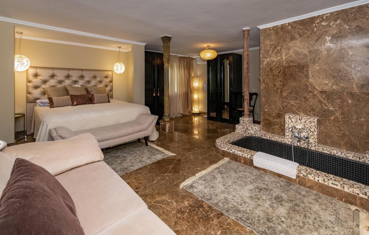 Villa In Puerto Cabopino Marbella Bagian luar foto