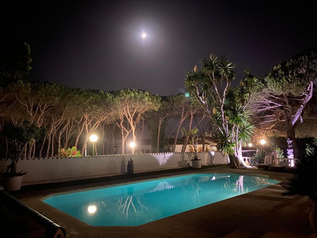 Villa In Puerto Cabopino Marbella Bagian luar foto